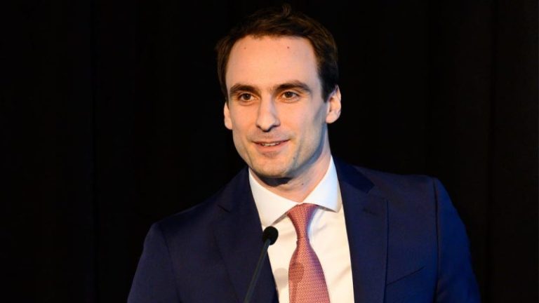 White House: US will lead in AI, but China is catching up